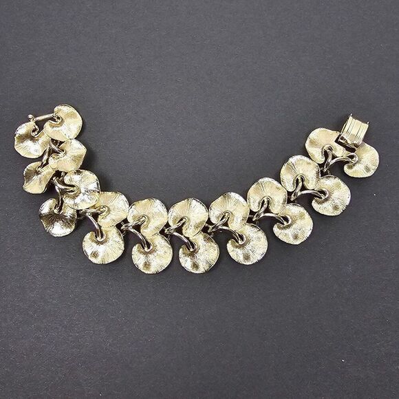 Vtg Lisner Bracelet Silver Tone Gingko Leaf Lily Pad Textured Disc Chunky 60s - Picture 5 of 11